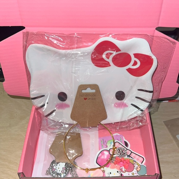 Hello Kitty Jewelry - Hello kitty bracelet box
